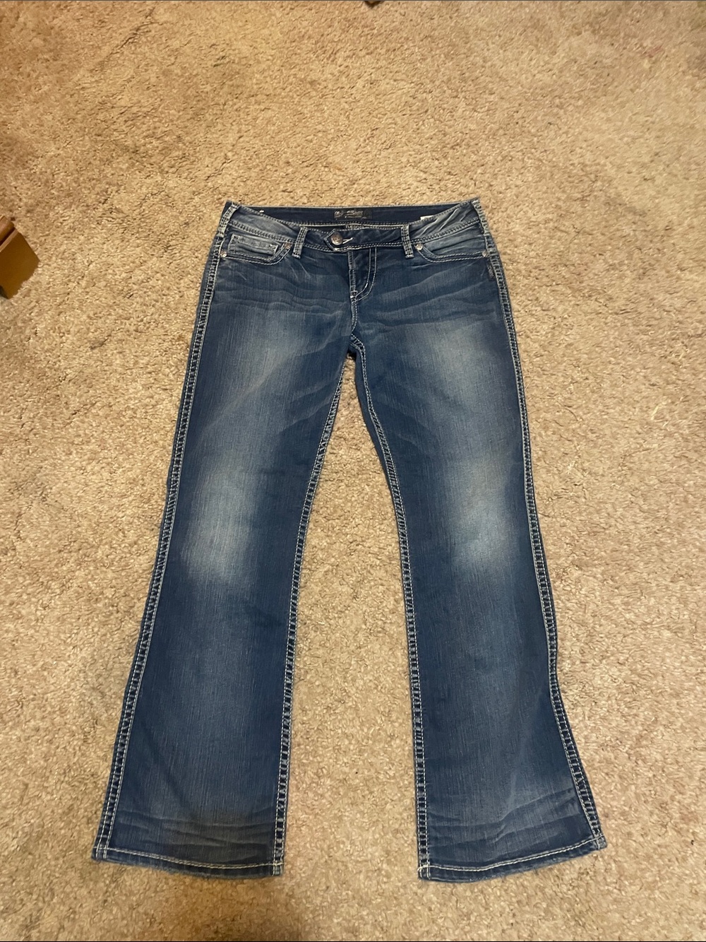 Silver Jeans women's medium blue flare jeans. Size 33/31. .
